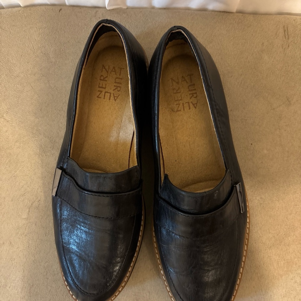Naturalizer Black Loafers Slip-On Classic Design